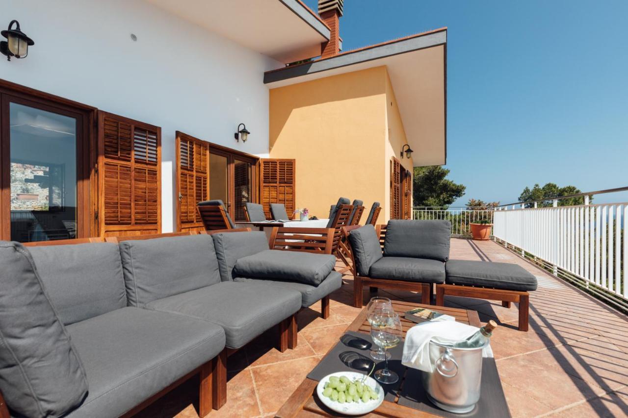 Appartamento In Villa Con Accesso Al Mare, Vista Mozzafiato ปาแลร์โม ภายนอก รูปภาพ