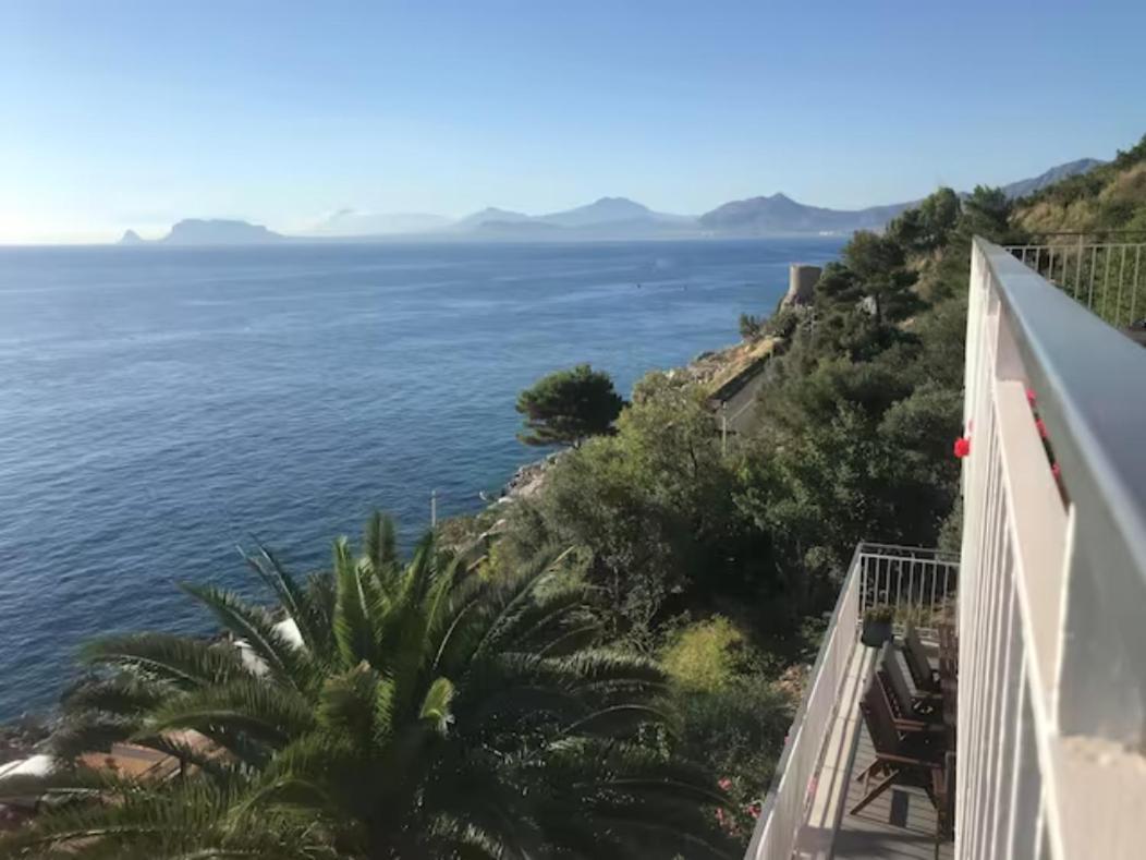 Appartamento In Villa Con Accesso Al Mare, Vista Mozzafiato ปาแลร์โม ภายนอก รูปภาพ