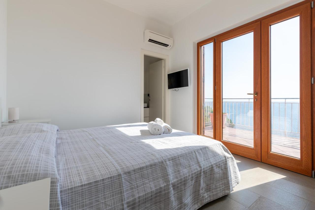Appartamento In Villa Con Accesso Al Mare, Vista Mozzafiato ปาแลร์โม ภายนอก รูปภาพ
